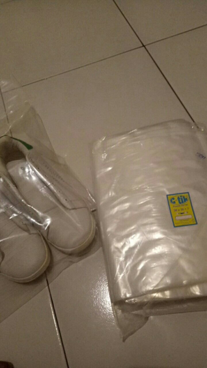 Plastik Klip Pond Oval Plong (tebal) 30x38+7/ 30x45 Isi 100 Lembar. Bening,susu,hitam