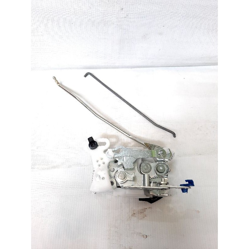 DOOR LOCK PINTU KUNCI PINTU DEPAN BAGIAN KANAN RH AVANZA XENIA