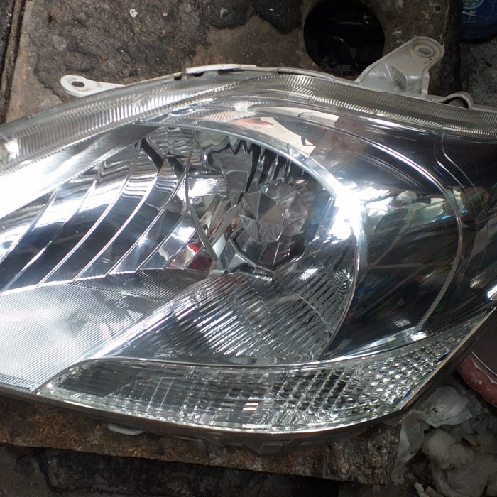 Bekas} head lamp vios gen2 kiri mulus komplit balast dan hid nya original Diskon