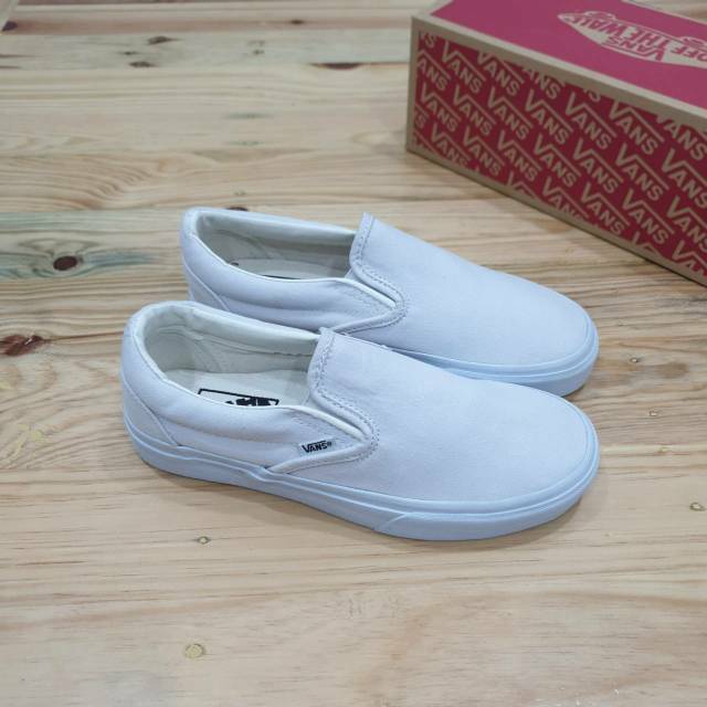 sepatu vans slip on