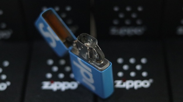 Zippo Matte SUPREME Biru Muda Grade Ori
