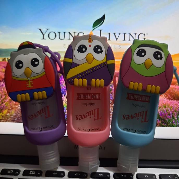 Thieves Waterless Hand Purifier + Silicon Case