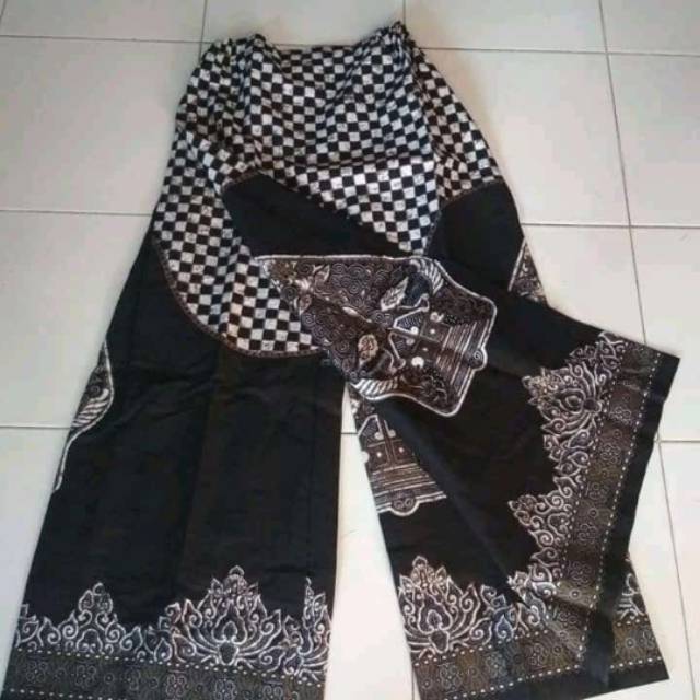 Celana sarung batik dan sarung batik wayang