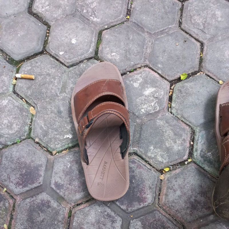 sendal bishop v1 black