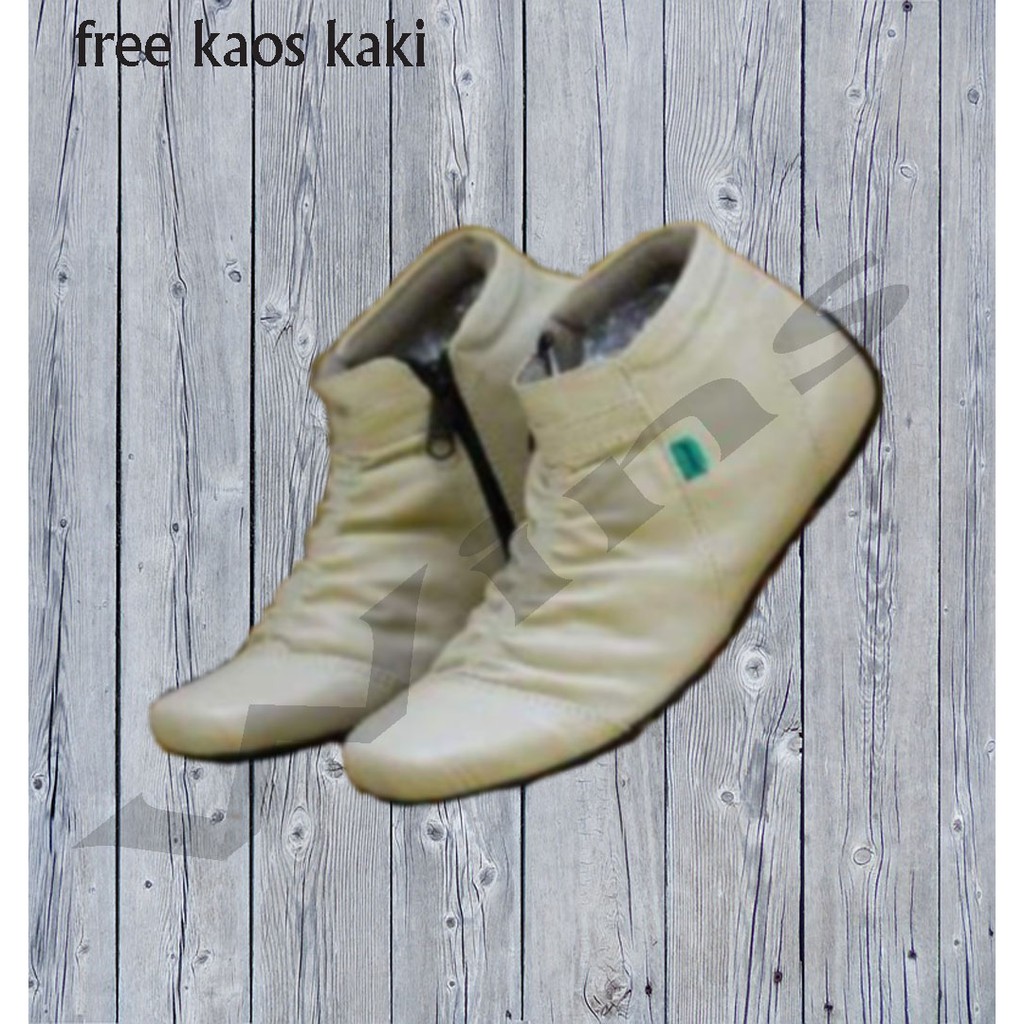 BnG Corner - Sepatu Kets Sport Santai Pria Formal Shoes NR34 - Hitam / Merah