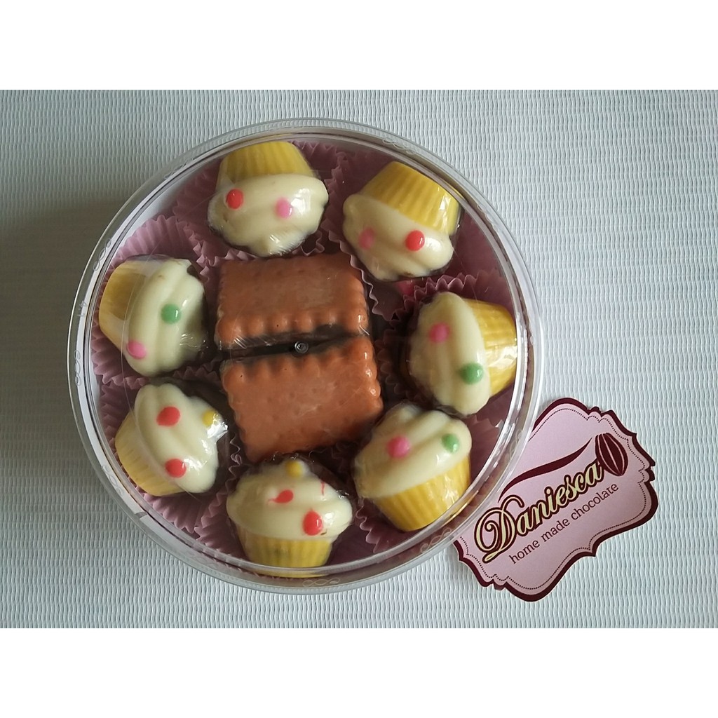 

.coklat bentuk cupcake dan biskuit ( ds bgr )