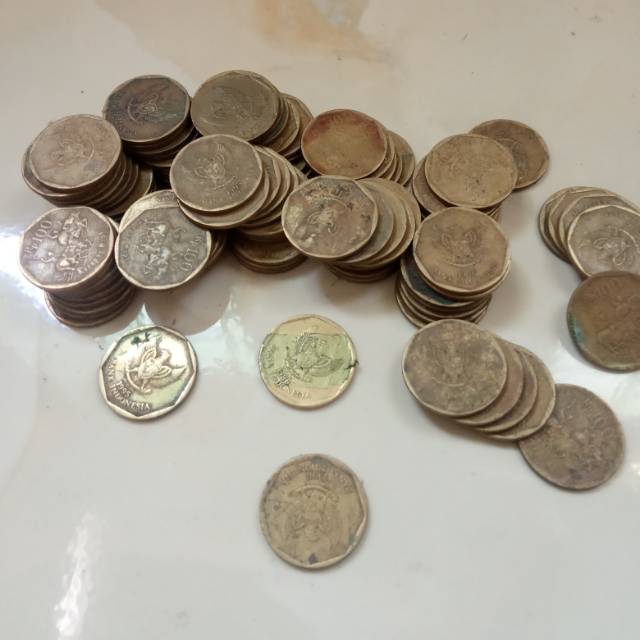 Koin kuno 100 karapan sapi