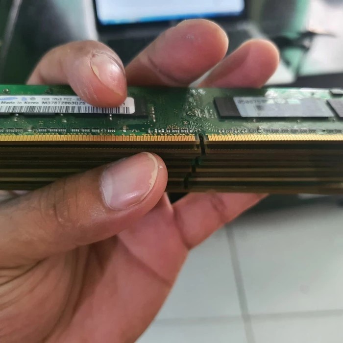 memory ddr2 2gb pc 10600 kondisi mantul garansi 1 bulan