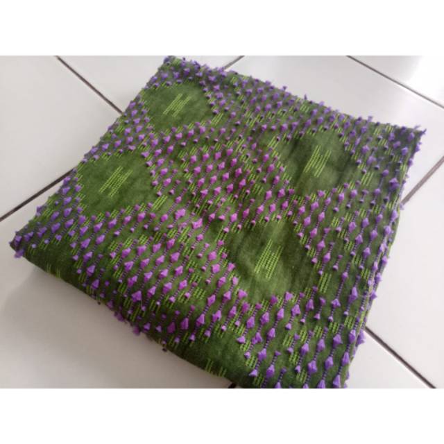 Kain tenun sutra bulu