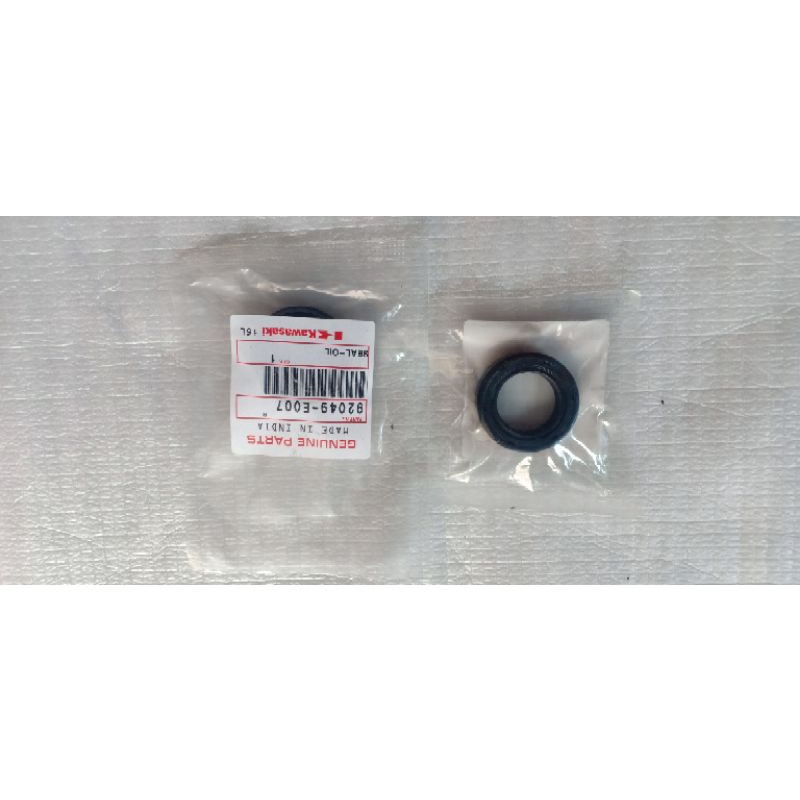 SEAL PELEK DEPAN NS200 SEAL VELG RODA DEPAN BAJAJ 200NS  SIL PELEK DEPAN PULSAR 200NS SEAL KANAN VEL