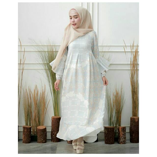 Belle Dress Wearing Klamby