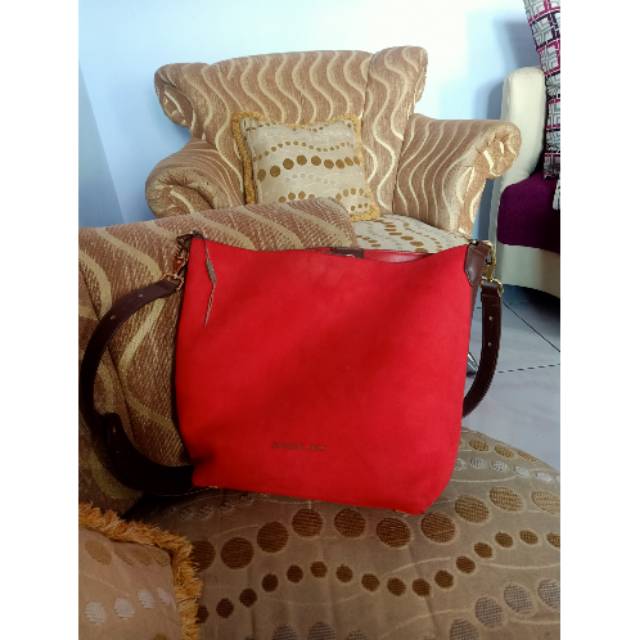 tas Charles and Keith merah preloved