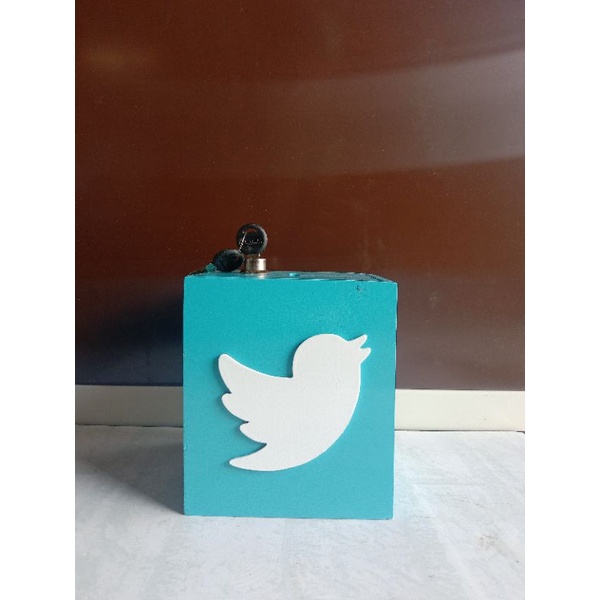 Celengan Target model SOSMED Desain  Twitter