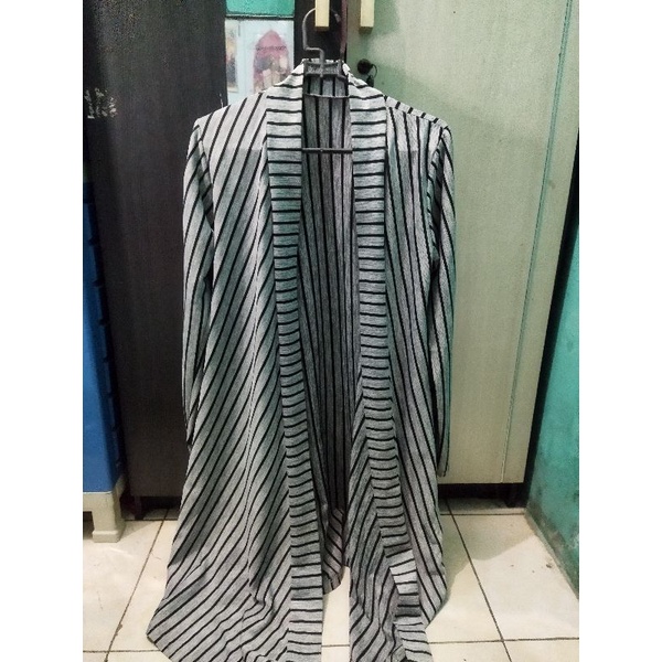 Preloved outer hitam putih panjang