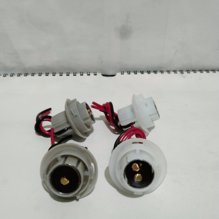 SOKET FITTING LAMPU REM/SEN KAKI 1 DAN KAKI 2 UNTUK MOTOR /MOBIL