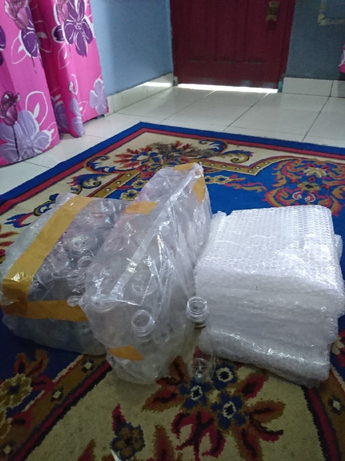 Botol Plastik Bowling 350 Ml Tebal 26 Gram + Tutup Putih / Hitam Botol Cantik Unik Minuman Jus