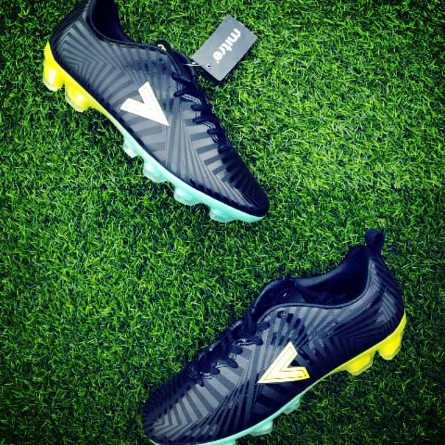 Sepatu Bola mitre optimize