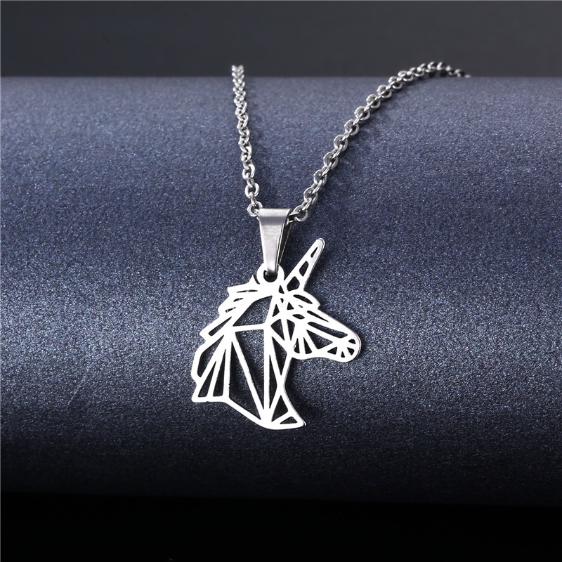 Eropa dan Amerika populer 304 stainless steel hollow unicorn kalung wanita trendi wanita internet pe