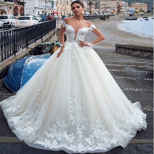 Gaun pengantin deep V-neck ekor ballgown wedding dress