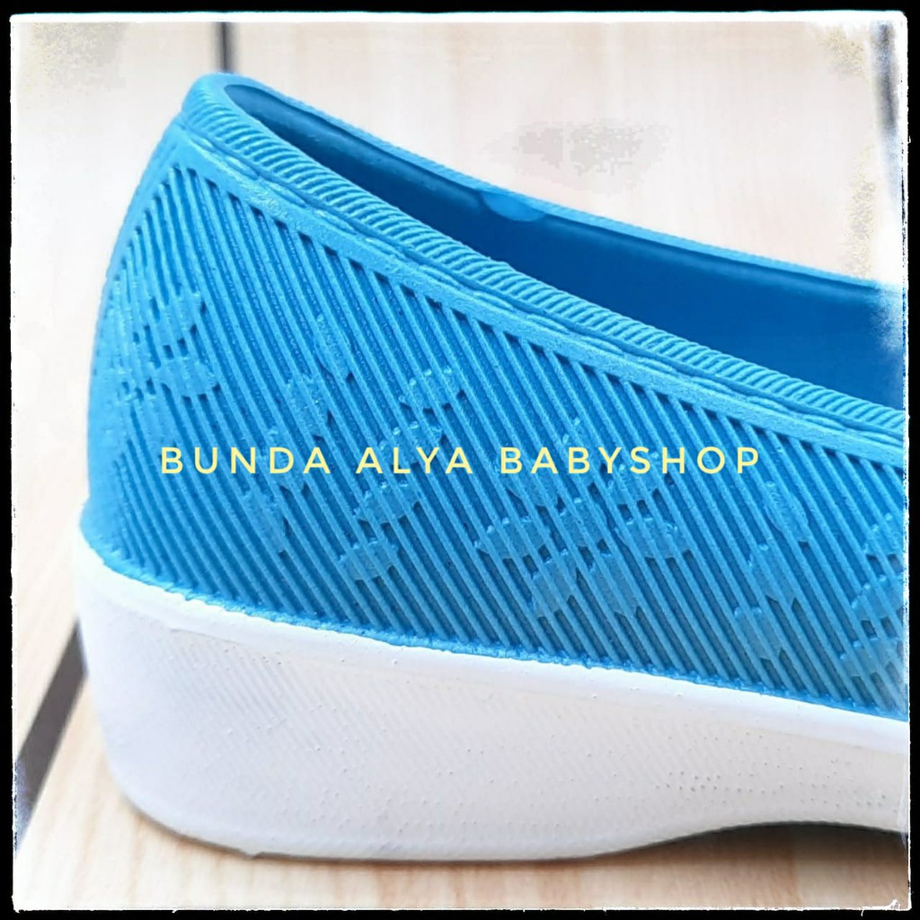 Sepatu Anak Perempuan Usia 6 Bulan 1 Tahun Size 20 - 22 Lentur - Sepatu Anak Cewek Slip On Karet Anti Licin BIRU