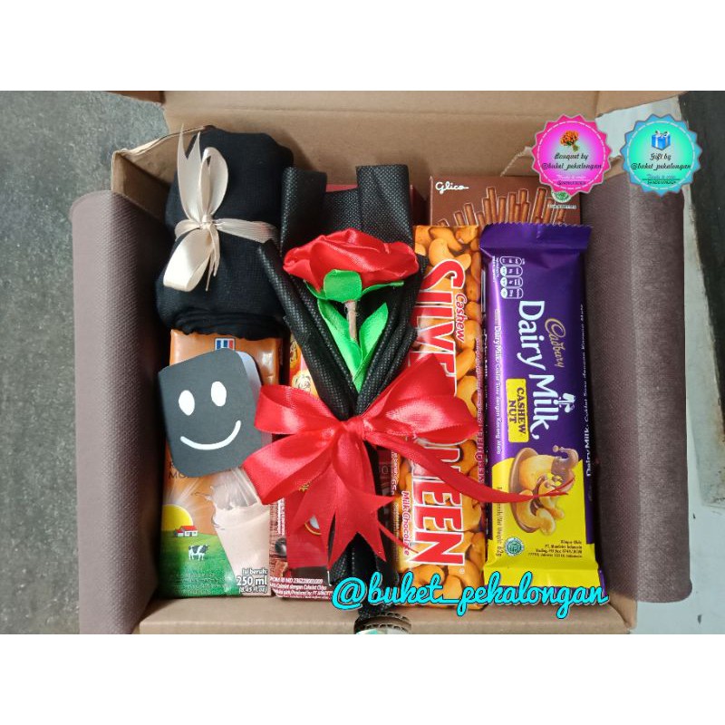 

Box gift / hampers jilbab / birthday gift / kado wisuda / wedding gift / baby gift