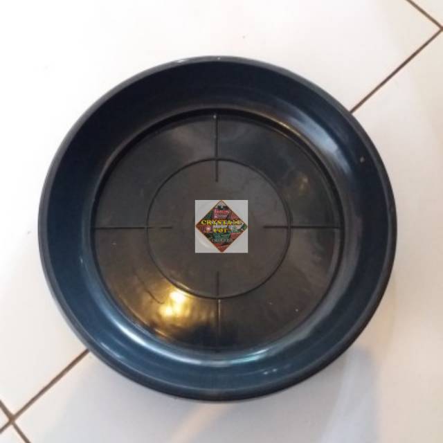 tatakan hitam pot tanaman 22cm untuk pot 25cm