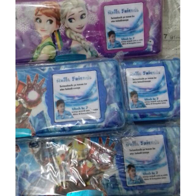 

Tepak pensil dengan foto pribadi/ tempat alat tulis