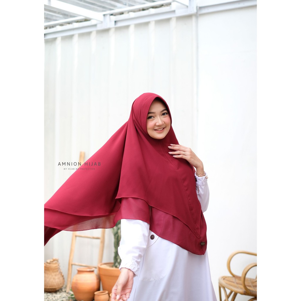Hijab instan warna maroon / Khimar Adeeva by amnion hijab dua layer