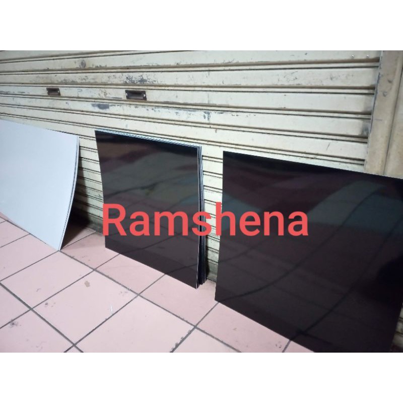 

gravoply/bahan/name tag/laser/roter/60x120cm tebal 1.5mm/hitam