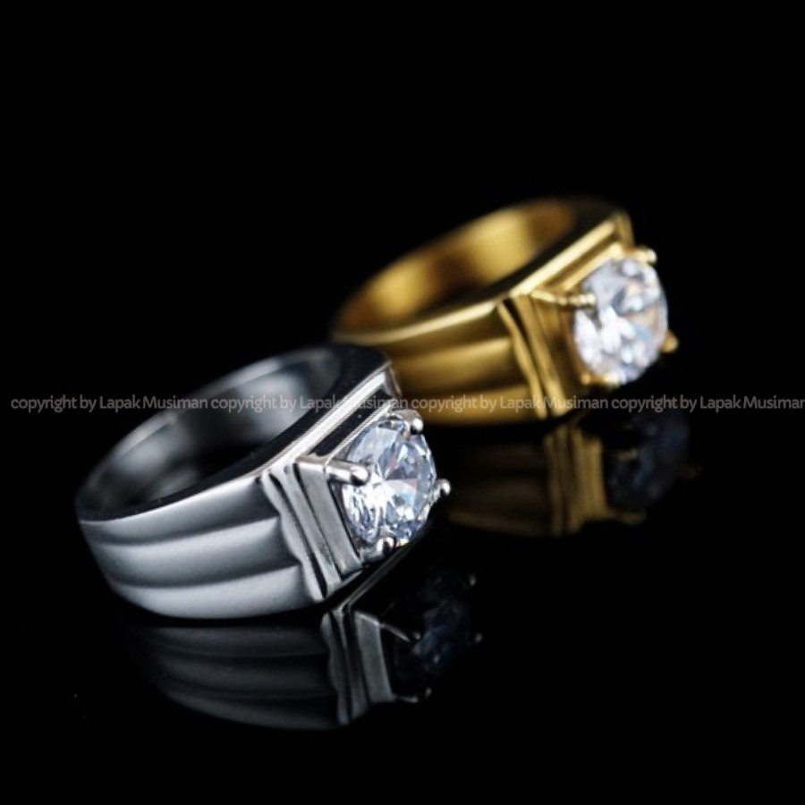 [Bayar di Tempat] Cincin Pria Titanium Anti Karat Super Mewah Batu American Diamond