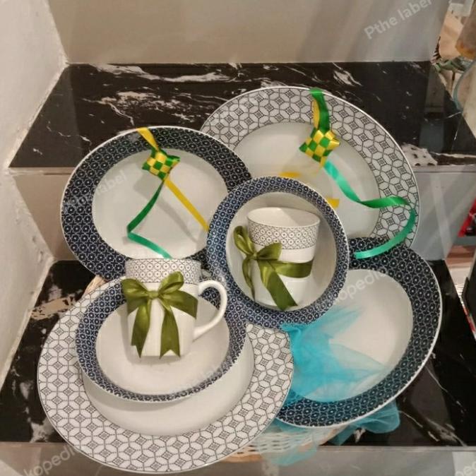 

HAMPER DINNER SET PARCEL DINNER SET KERAMIK SET MAKAN HANTARAN LEBARAN SDG64565E