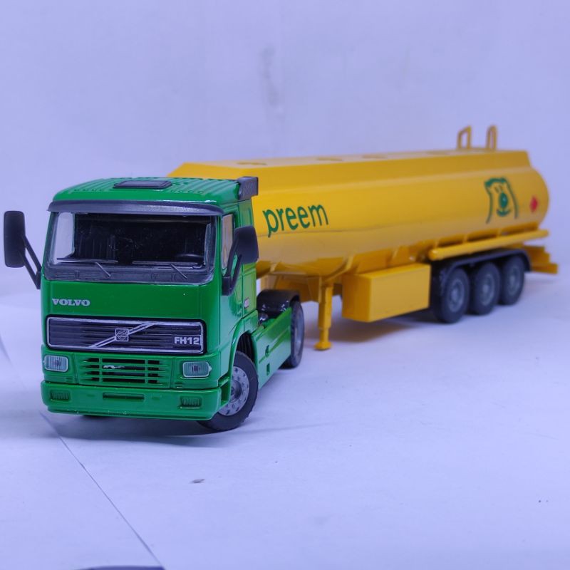 Diecast Miniatur Truck Volvo FH12 Trailer Preem 1:50 Mainan Truck Volvo Replika Pajangan