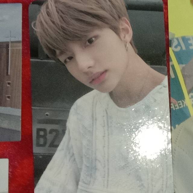 pc hyunjin yellow wood