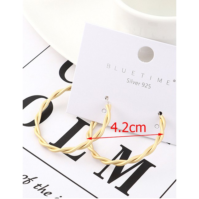 LRC Anting Tusuk Fashion Dumb Gold Plated Gold Circle Hollow S925 Silver Needle Earrings Y62759