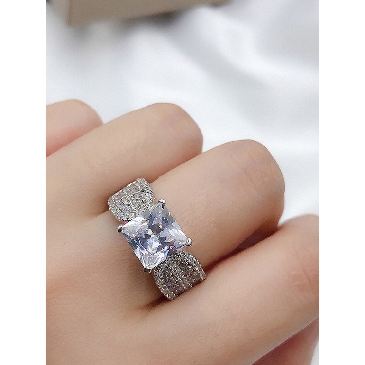 Cincin Wanita Hias Cubic Zirconia Bentuk Persegi Gaya Mewah Untuk Pernikahan / Pesta / Pengantin