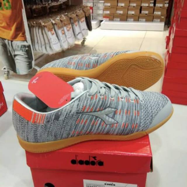 Grosir Sepatu Futsal Termurah, Sepatu Futsal Diadora, Sepatu Futsal Dekker Termurah