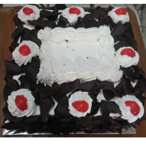 

kue ulang tahun 20cm/black forest 20cm
