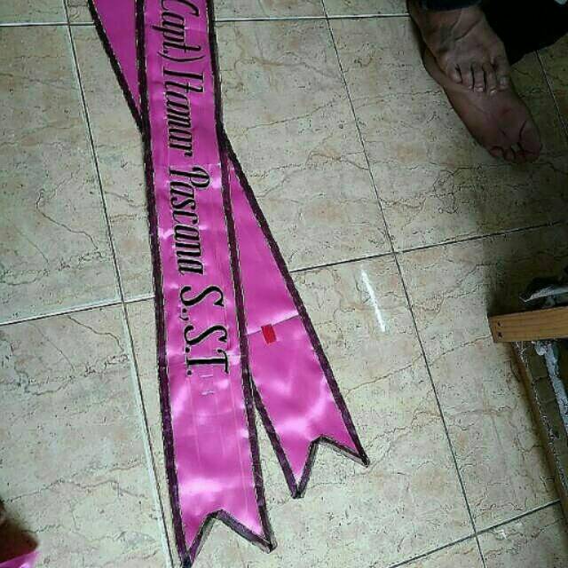 SLEMPANG WISUDA SATIN BORDIR BUNGA