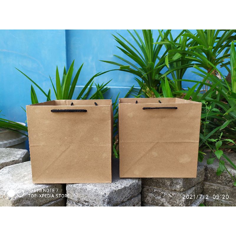 

Ready Paperbag kraft coklat 150gsm uk P20xL20xT20 polos