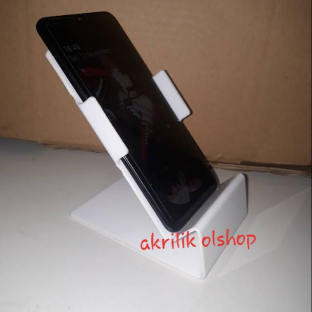 

Display hape akrilik