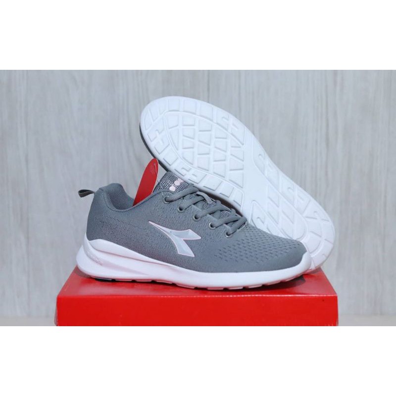 sepatu diadora 100% original