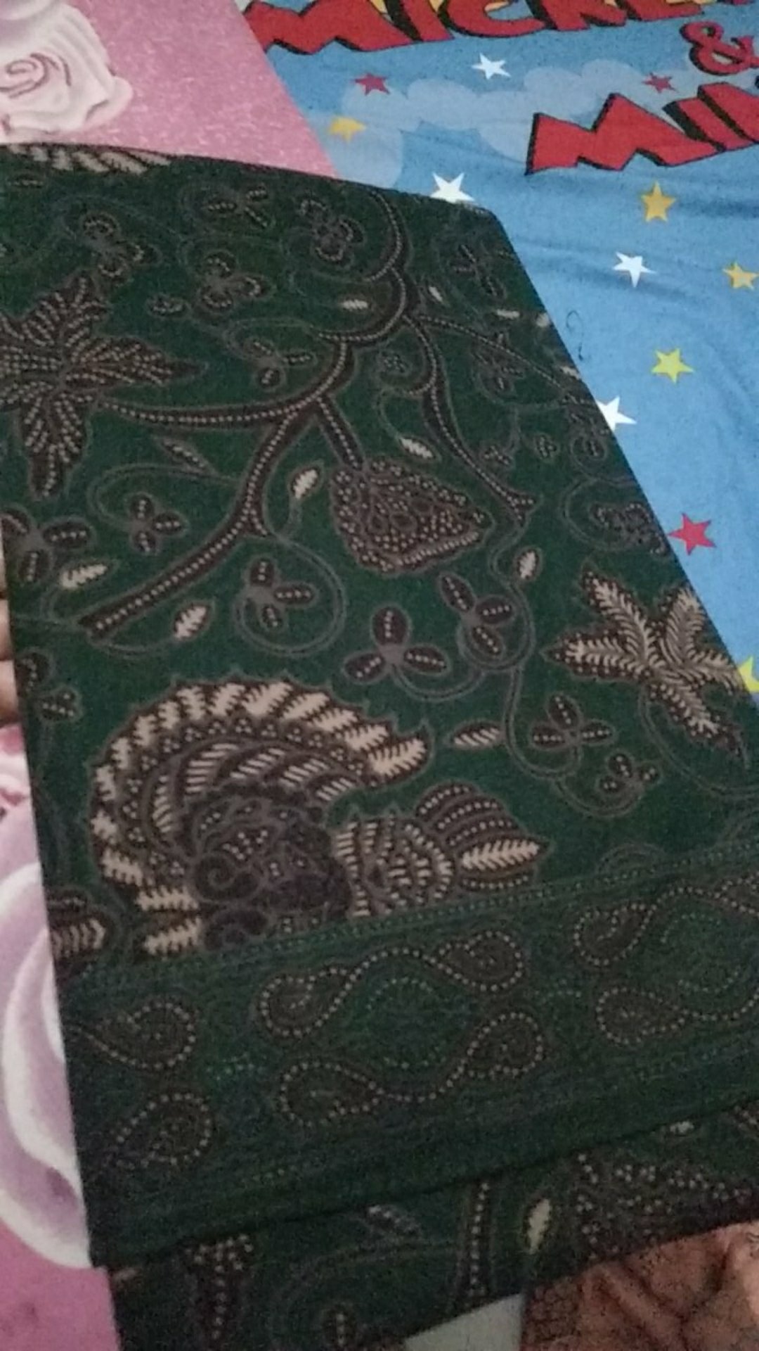 (best Seller) Kain Batik Solo (cabut Alusan) Motif Wahyu Tumurun Warna Dasar Hijau Botol