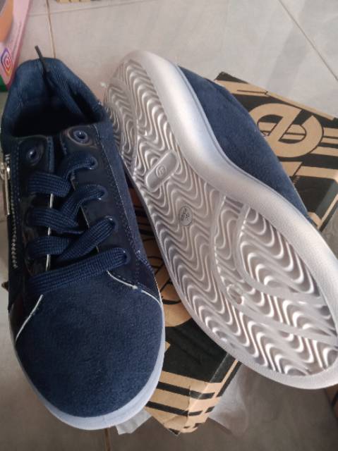 Zoya shoes navy by sophieparis sale 125.000 harga normal 259.930 ready size 37,39