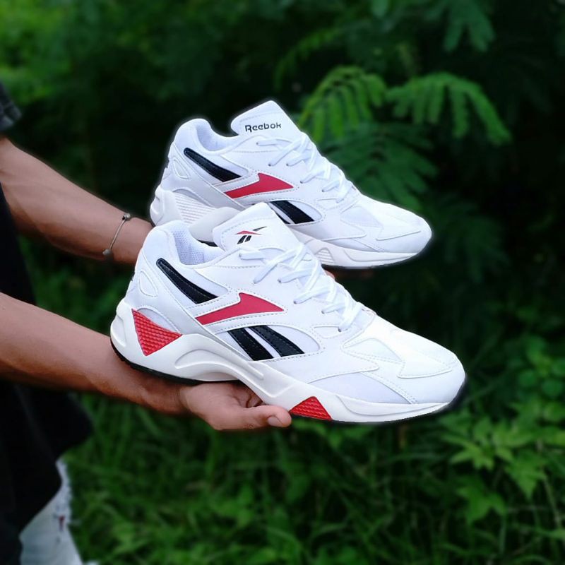 reebok aztrek red