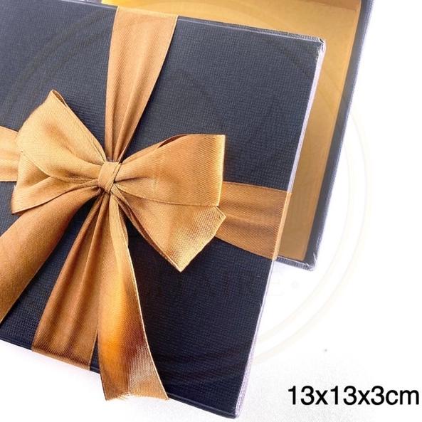 

Grosir Hampers / gift box / hard box / kotak kado hadiah LM logam mulia ANTAM UBS LOTUS ARCHI HRTA/s