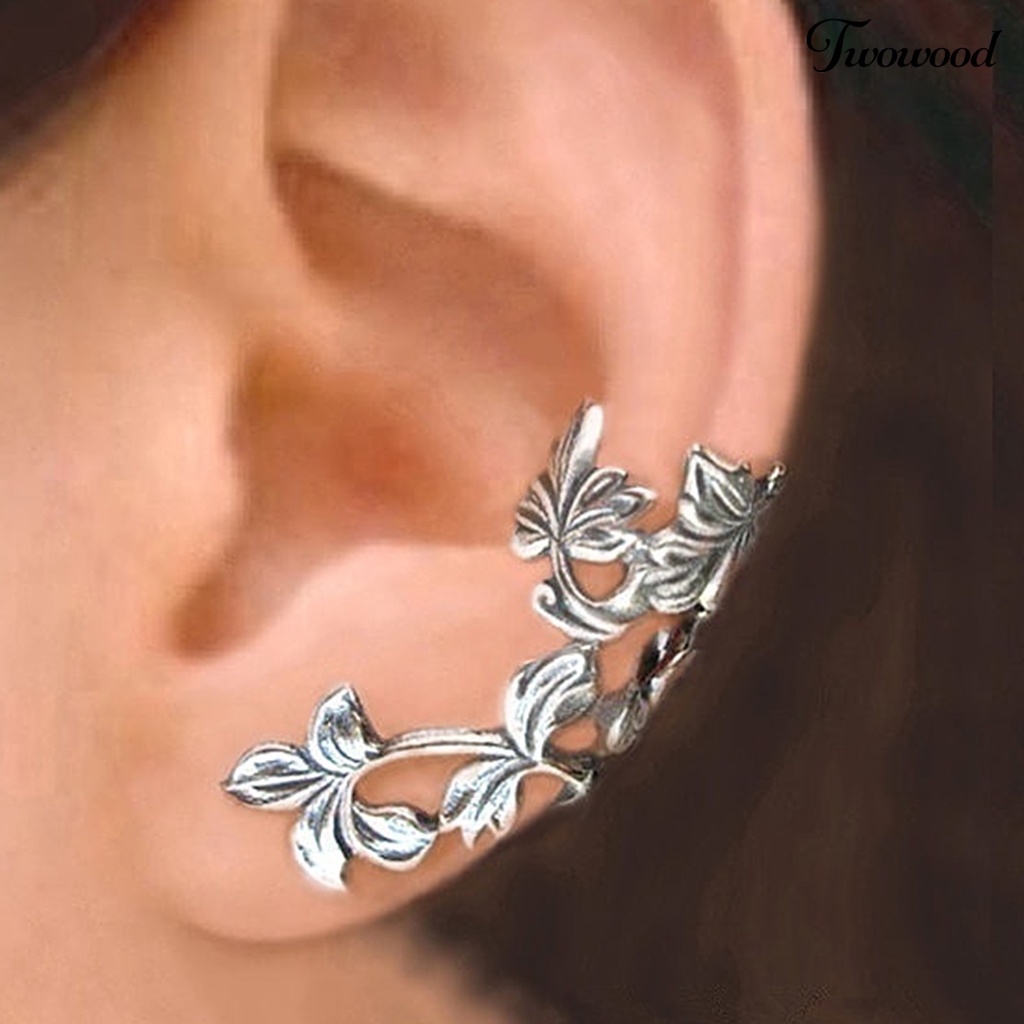 1 Pasang Anting Klip Bentuk Daun Model Hollow Out Untuk Wanita