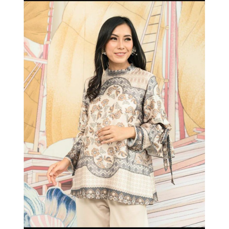 Sacha blouse by wearing klamby