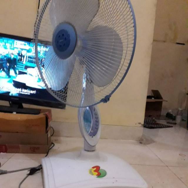 Kipas Angin Remote merk Miyako