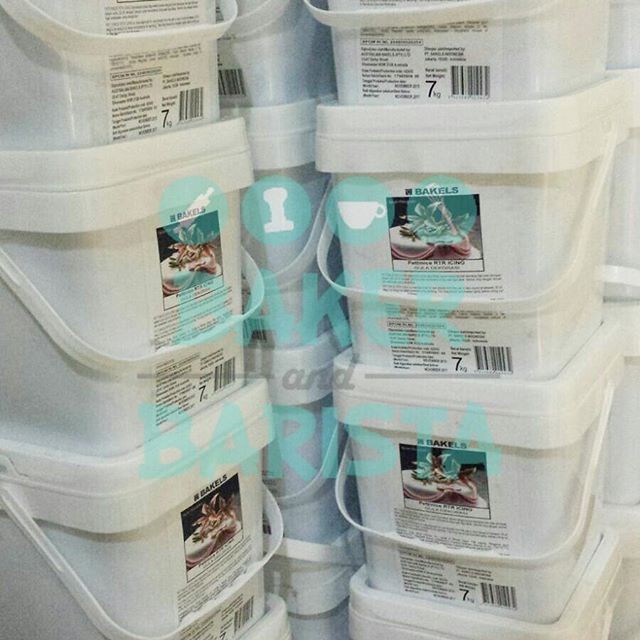 

Bakels fondant pail 7kg - Gojek / grab only / fondant icing bakels