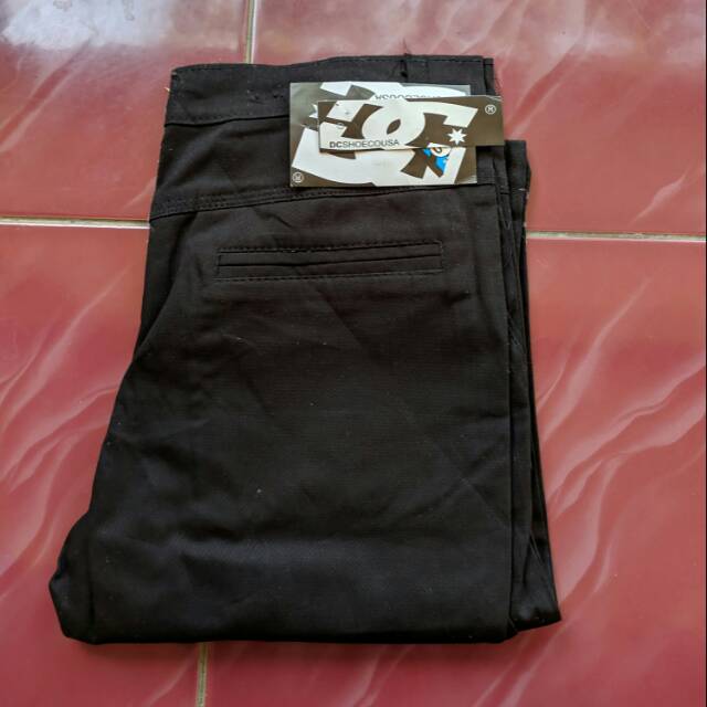 Celana chinos hitam Dc
